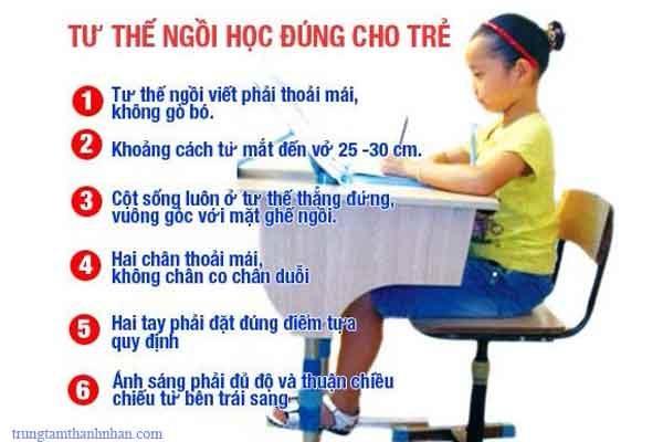 tư thế ngồi học đúng cho trẻ